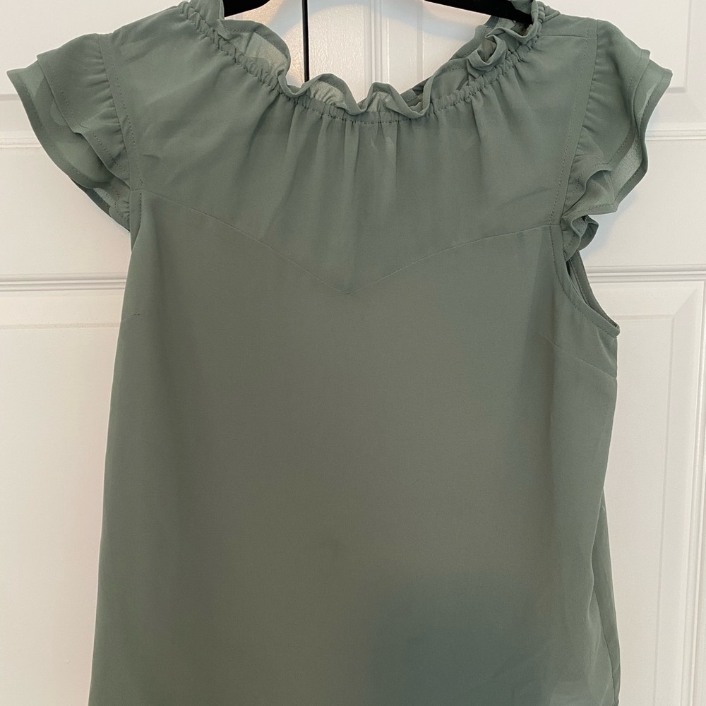 Green shirt with ruffled sleeves